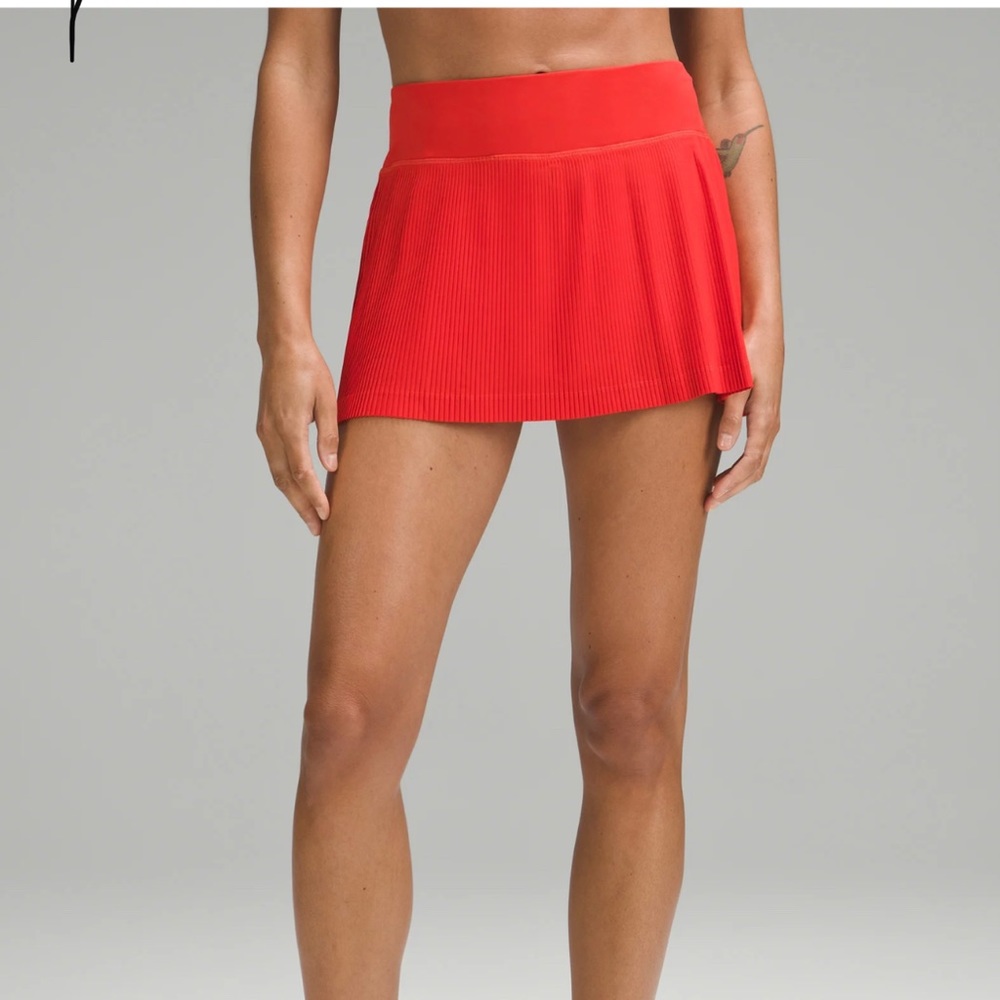 NWT Lululemon pleat to street mid rise skirt